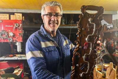 La storia di Angelo: l'intagliatore delle "troccole" che suonano a Taranto nella settimana santa